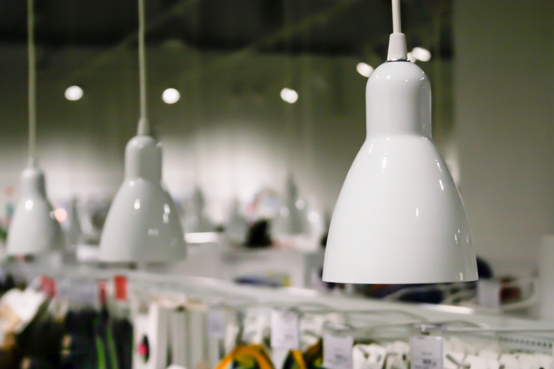 white-lamps-are-hanging-in-the-accessories-store–e1650831036913.jpg white-lamps-are-hanging-in-the-accessories-store--e1650831036913.jpg